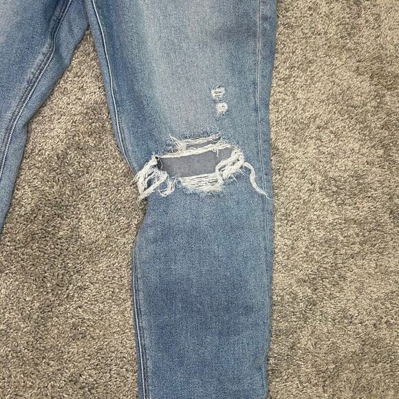 American Eagle Women's Size 8 Short Curvy Mom Jean Distressed holes - Picture 9 of 10